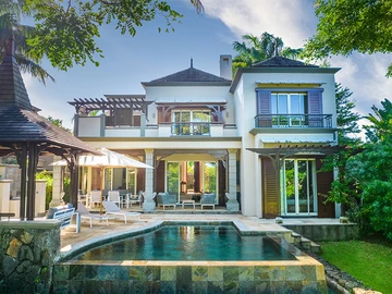 Scandinavian flair, clean lines, uncluttered spaces – this home is ready to move in.