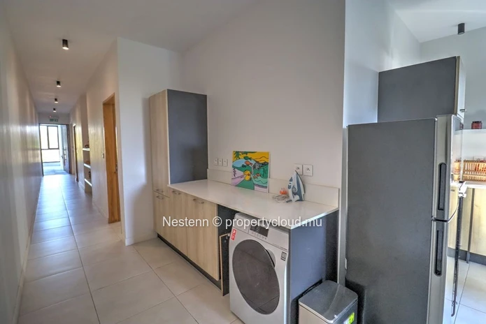 Magnificent 3-bed apartment in residence in a quiet area.