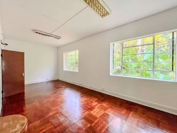 6 Bedroom House