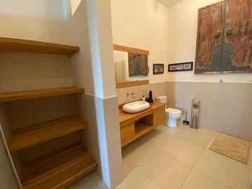 5 Bedroom Villa