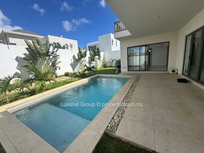 New Build Villa in Péreybère with En-Suite Bedrooms 