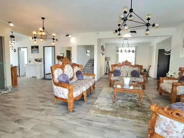6 Bedroom House