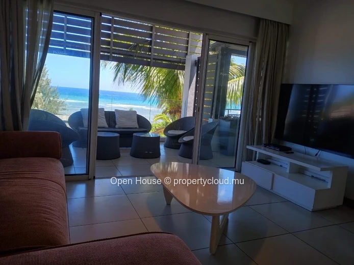 Superb beachfront Penthouse for sale in Pointe aux Biches, 3 bedrooms, communal pool, price Rs 28M. Don't miss out!