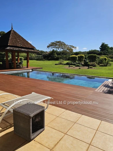 Villa Rénovée de 4 Chambres sur Terrain de Golf – Tamarina, Côte Ouest