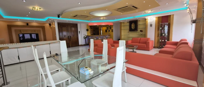 Duplex apartment for rent in Quatre-Bornes – Spacious living areas & fully furnished