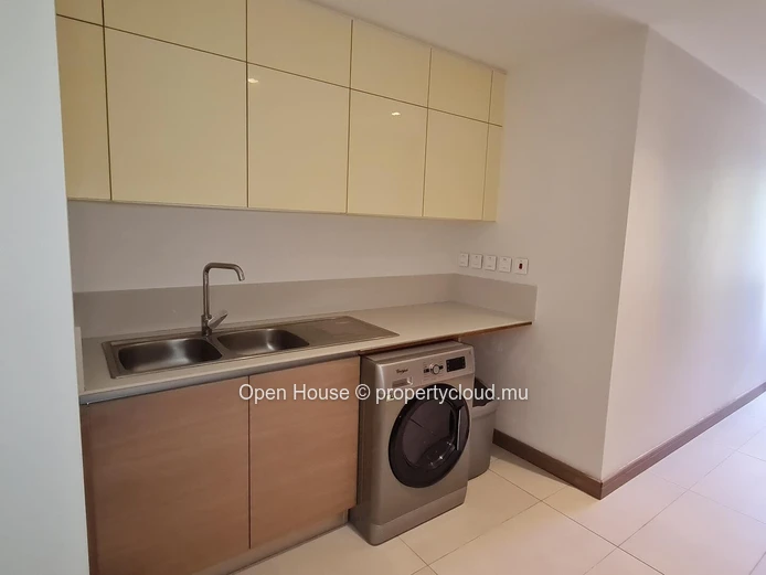 Appartement IRS à vendre à Grand Baie, 198m², 3 chambres en suite, piscine commune, dans domaine avec Golf, accessibl...