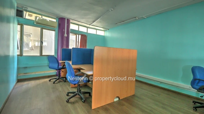 Office space of 371.61 m² 