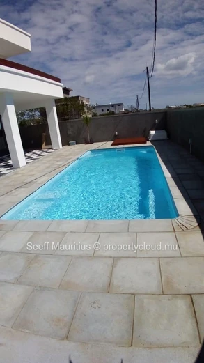Maison moderne près de la plage 