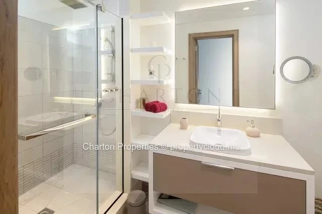Appartement de 2 chambres en suite avec terrasse et vue dégagée sur le golf