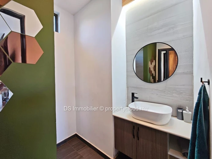 Villa À Vendre – Moderne Avec Piscine – Confort À Grand Baie- Nord