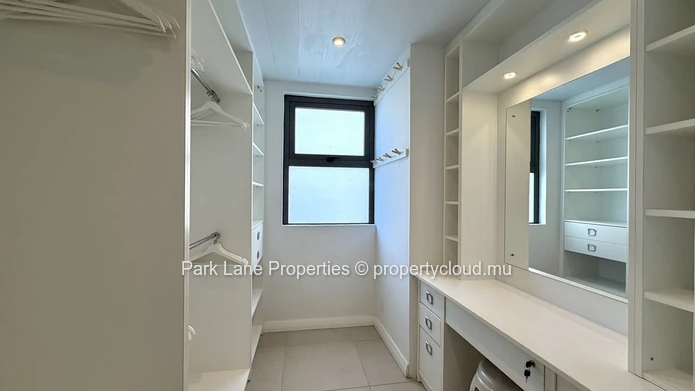 Appartement de 3 Chambres en Location – À 2 Pas de la Plage de La Preneuse