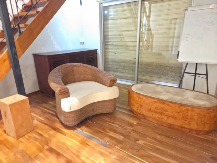 Penthouse Polyvalent / Espace De Bureau À Vendre