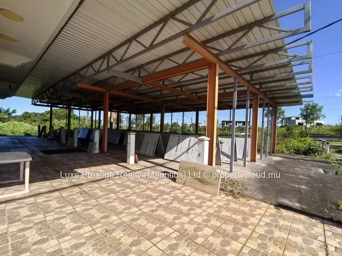 Immeuble Commercial de Premier Choix à Louer à Rose Belle | Visibilité Exceptionnelle depuis l’Autoroute | Idéal pour...