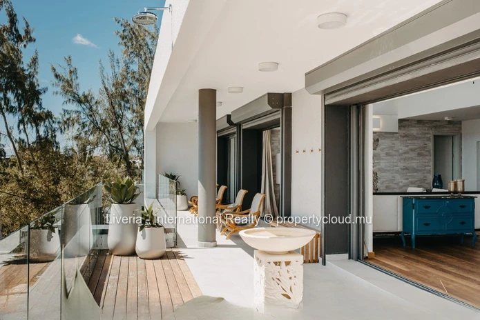 Beachfront Penthouse Living with Open Sea Outlooks