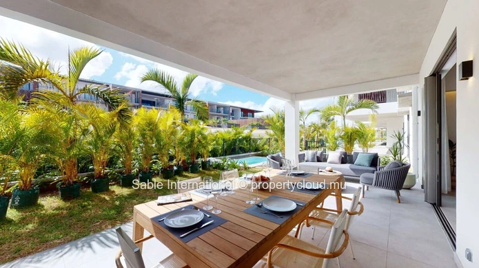Luxury RES Apartment with Communal Pool in Prime Grand Baie Location! 2 Beds, Balcony, Indoor Spa, Close to Amenities.