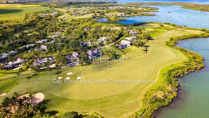 Anahita - Villa d'exception pieds dans l'eau, sur le golf