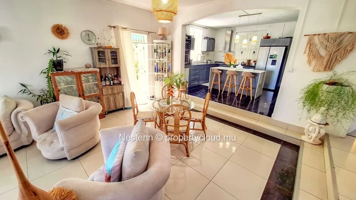 Charming 6 bedroom house with a swimming pool