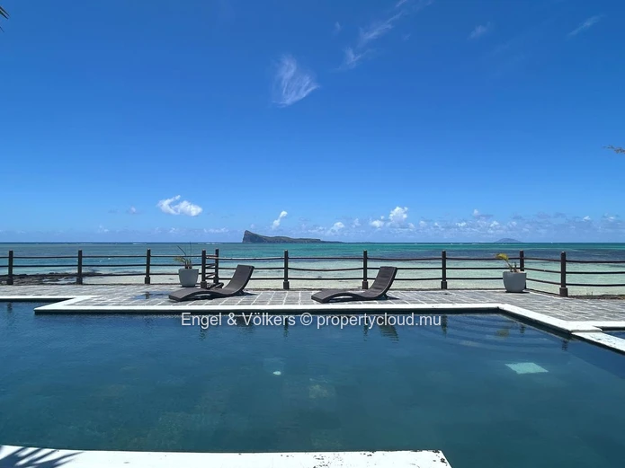 For Rent – Stylish Loft-Style Apartment with Sea Access in Bain Boeuf