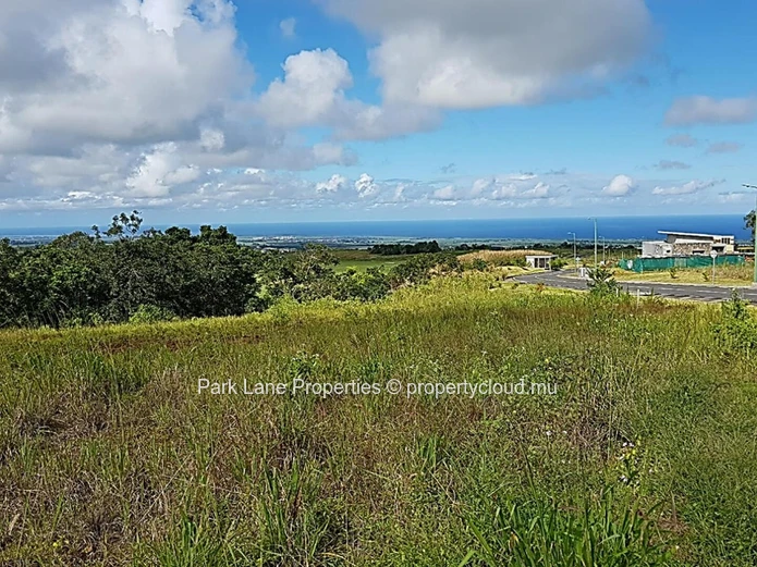 2057 m² in Avalon – Tranquil plot nestled in greenery near golf