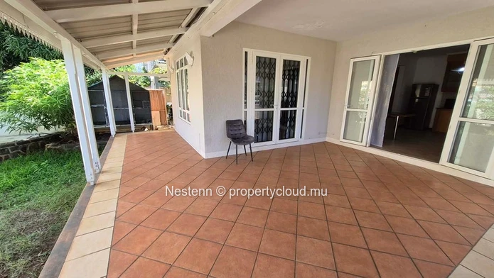 Spacious 5-Bedroom Private House for Rent in Flic en Flac – Just 3 Minutes from the Beach