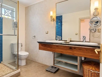 5 Bedroom Villa