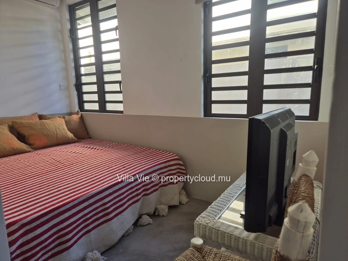 Belle Mare - 4-bedroom duplex with sea access (Sole Mandate)