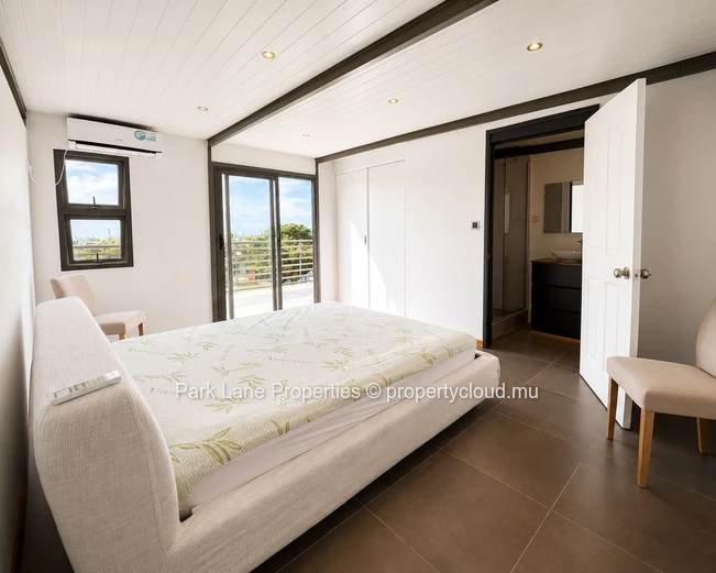 Stylish Three-Bedroom Apartment in the Heart of Bain Boeuf