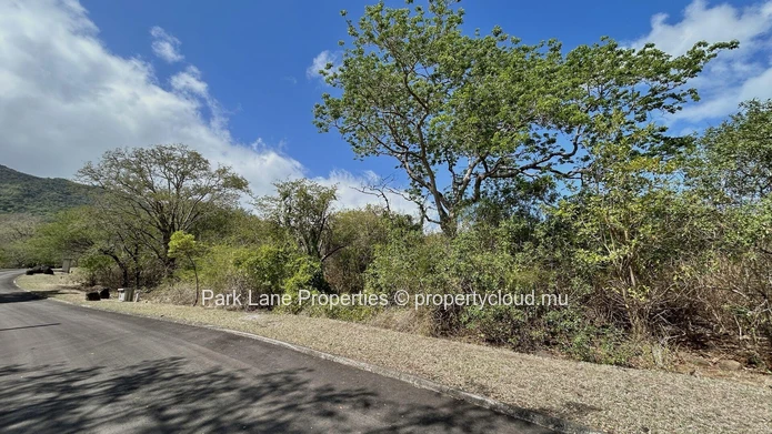 1,696 m² Plot in the Gated Estate Domaine de Palmyre with Stunning Mountain Views