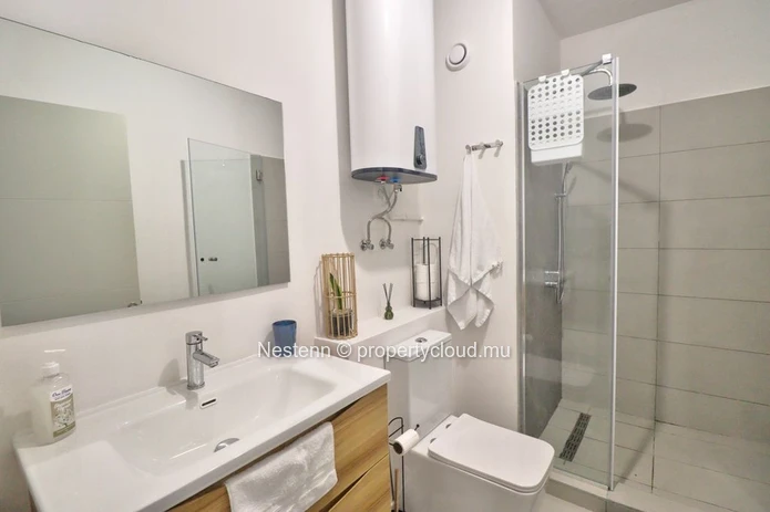 Appartement contemporain de 2 chambres dans la Smart City l'Avenir, en parfait état, meublé, vue sur la montagne, par...