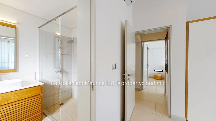 Penthouse I Black River I Mountain View