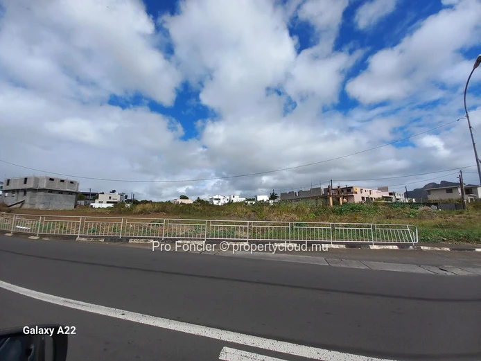 Land for sale in Quatre-Bornes - Prime land for commercial development.