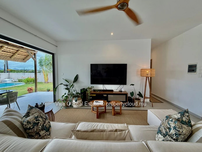 Ideal for a single or a couple, this home with immense charm stands out for its exquisite interior design, its lovely...