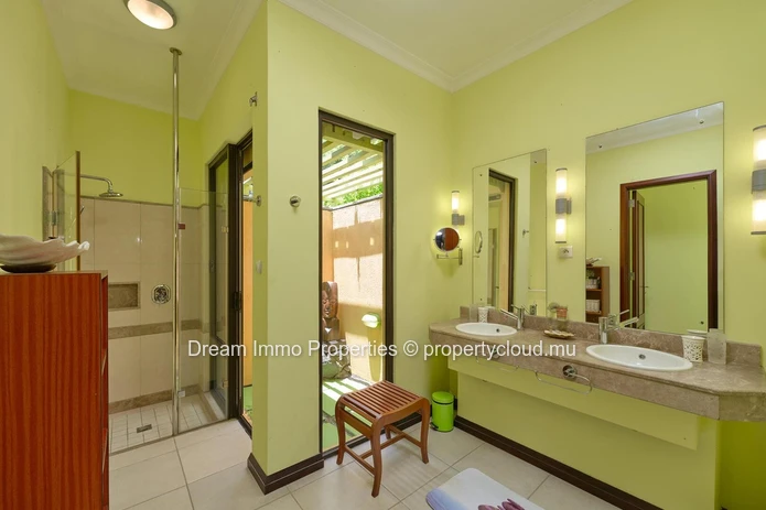 Spacious Tropical Villa On A Huge Land With Mountain Views & Sea Access At Tamarina Golf Resort - Mauritius
