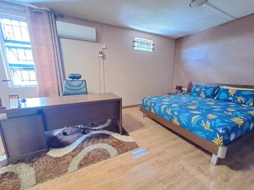 6 Bedroom House