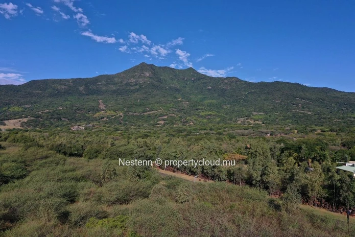 Nice villa in an exclusive estate and in the heart of nature