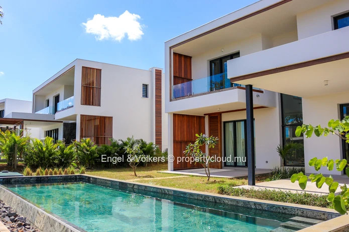 Luxury 4-Bedroom Villa in Tamarin – Private Garden & Pool