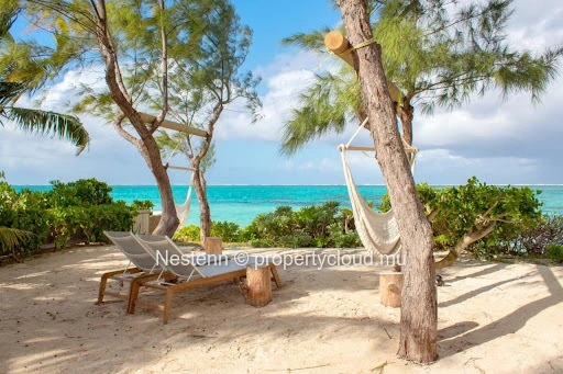 3-bed townhouse with beach access