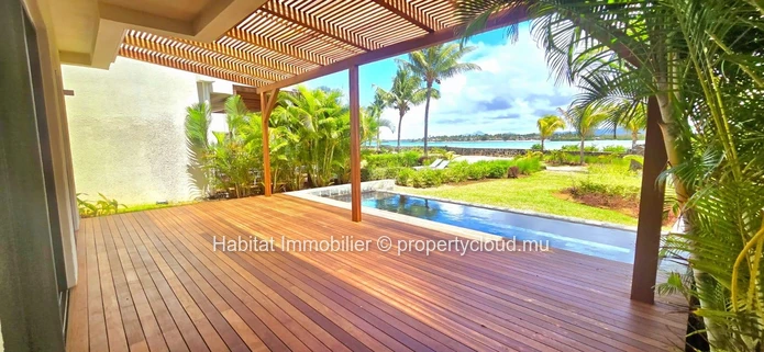 This stunning unfurnished beachfront villa of 300 m² nestled within an intimate and secure residence