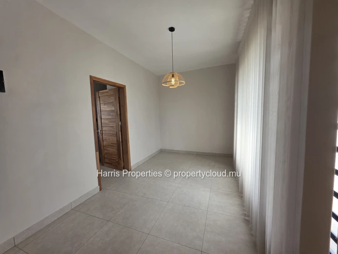 Magnifique duplex individuel moderne à louer à Pereybere – À proximité de Winners et de la plage