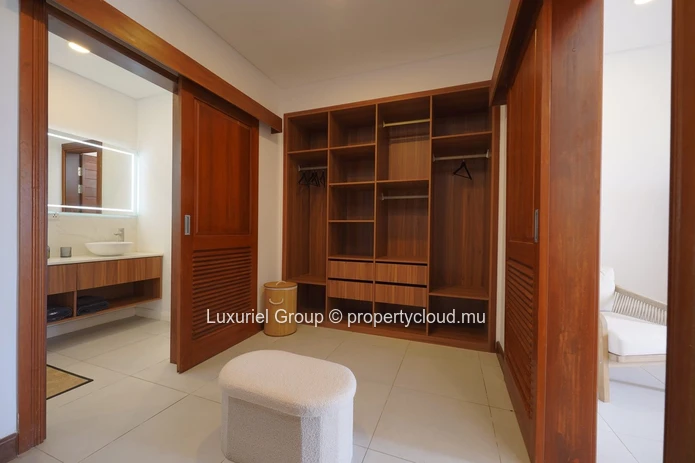 Appartement de luxe à vendre à Pointe aux Canonniers – 3 chambres en suite