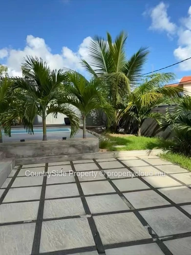 Villa moderne entièrement meublée à vendre à Grand Baie 