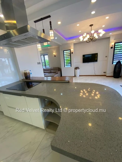 4-Bedroom Villa for Rent in Pereybère | Pool | Secure Residence