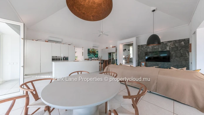 Villa Contemporaine avec Vue Imprenable sur la Montagne