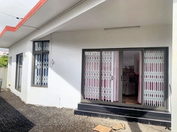 Curepipe for sale recent 3 bedroom villa located in a quiet and easily accessible morcellement.