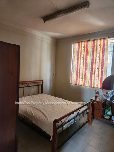 Maison à vendre à Baie du Tombeau dans un quartier calme et résidentiel.