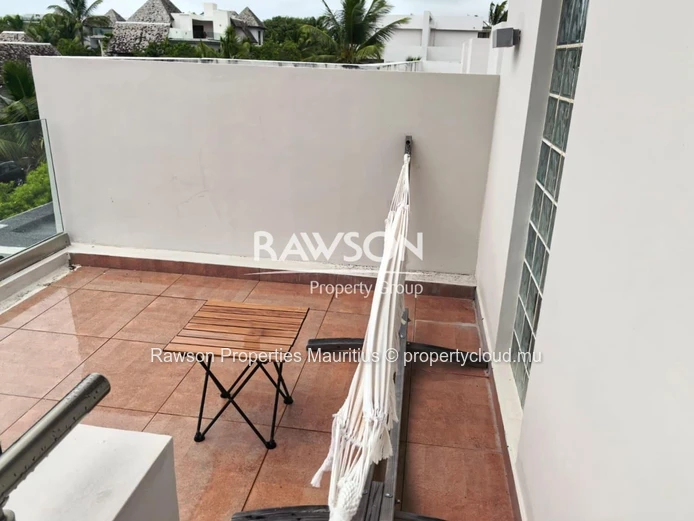 4-Bedroom Townhouse With Lush Garden In Azuri