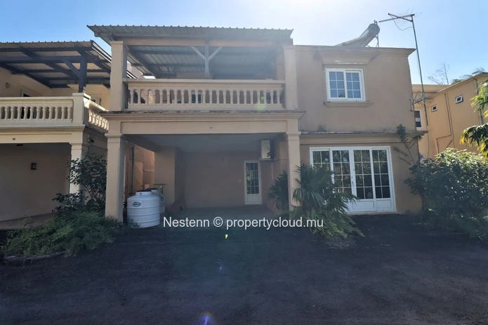 Traditional seafront villa with 3 bedrooms