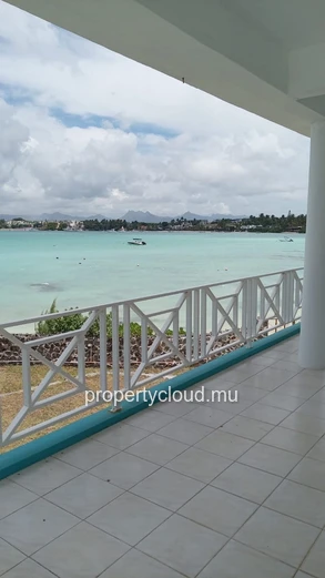 A LOUER Villa Pieds dans l'eau /POINTE AUX CANNONIERS
