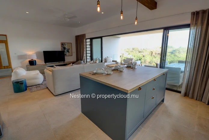 3-bed apartment with sea view in a secured residence with shared pool 