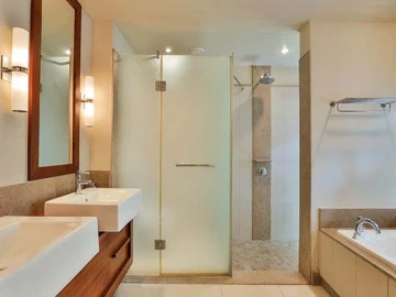 5 Bedroom Villa